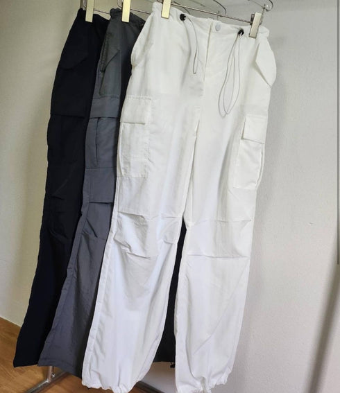 MO. STUDIO Parachute Cargo Loose Trouser